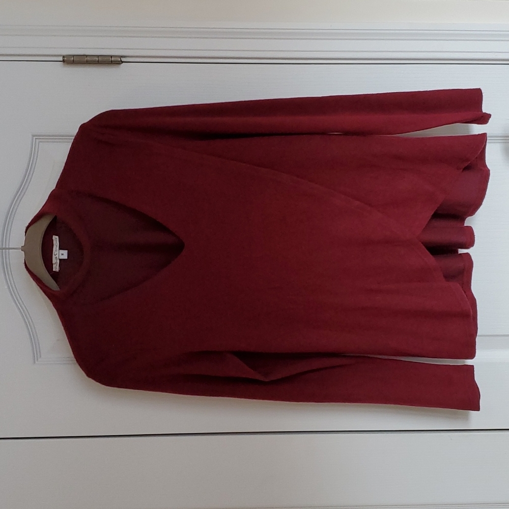 Moa Moa Women's long sleeve v-neck sweater size Medium.